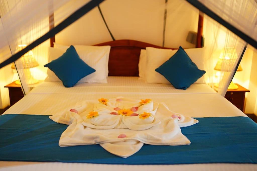 Ronaya Surf Waves Villa Диквела Екстериор снимка