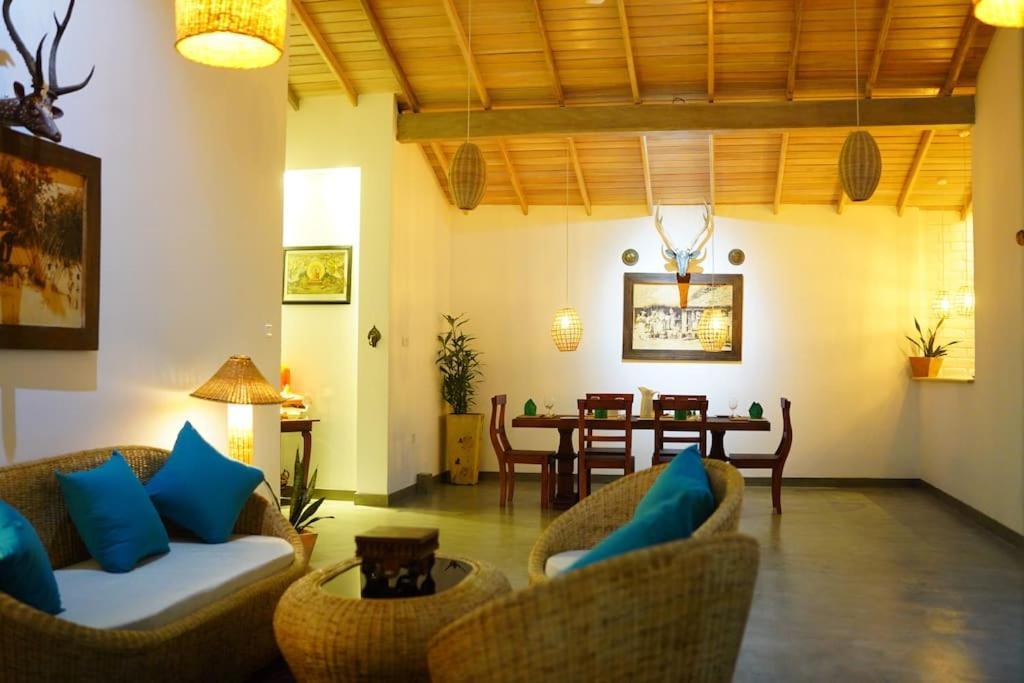 Ronaya Surf Waves Villa Диквела Екстериор снимка