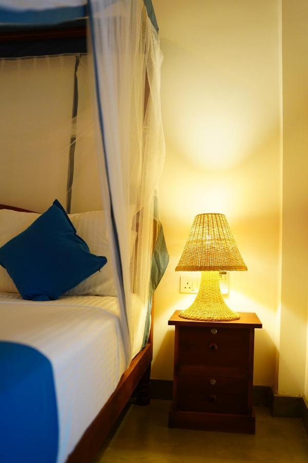 Ronaya Surf Waves Villa Диквела Екстериор снимка