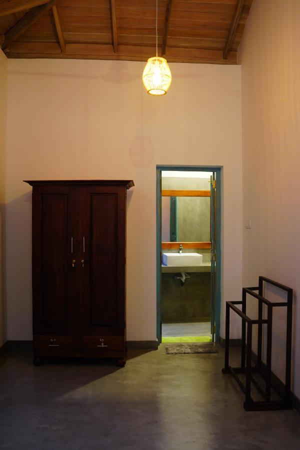 Ronaya Surf Waves Villa Диквела Екстериор снимка