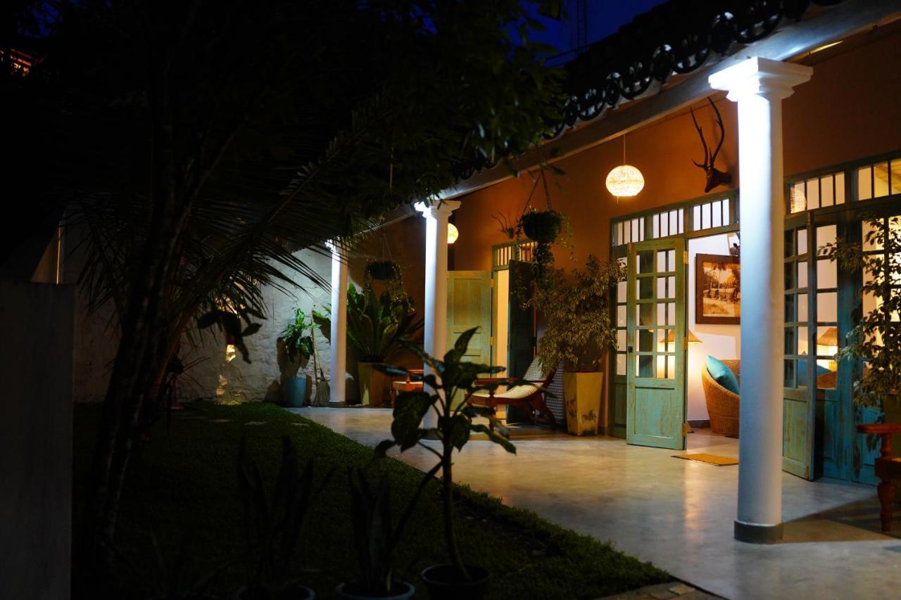 Ronaya Surf Waves Villa Диквела Екстериор снимка