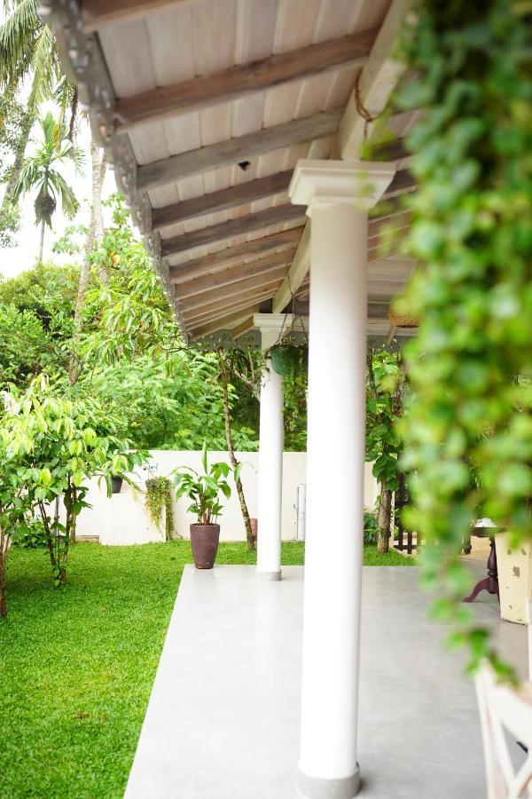 Ronaya Surf Waves Villa Диквела Екстериор снимка