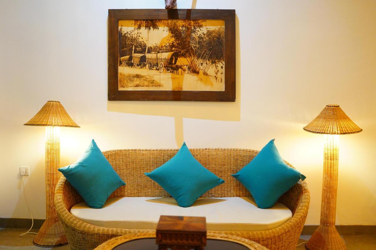 Ronaya Surf Waves Villa Диквела Екстериор снимка