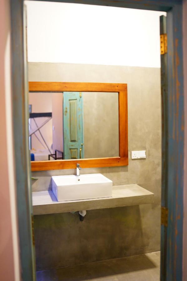 Ronaya Surf Waves Villa Диквела Екстериор снимка