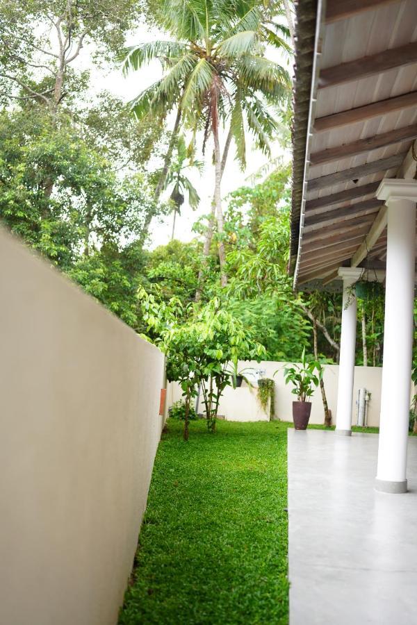 Ronaya Surf Waves Villa Диквела Екстериор снимка