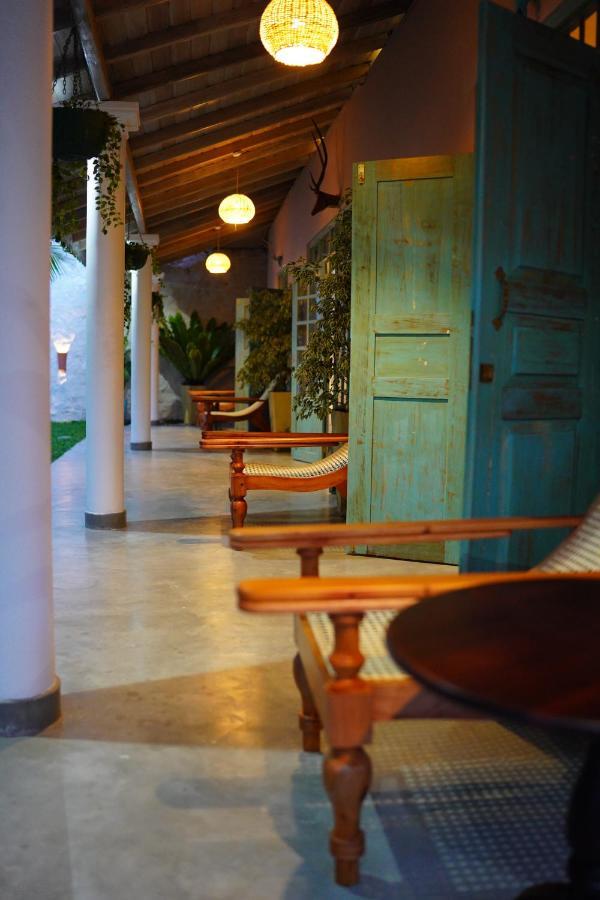 Ronaya Surf Waves Villa Диквела Екстериор снимка
