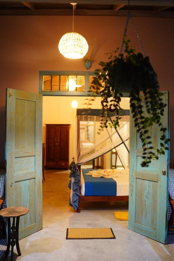Ronaya Surf Waves Villa Диквела Екстериор снимка