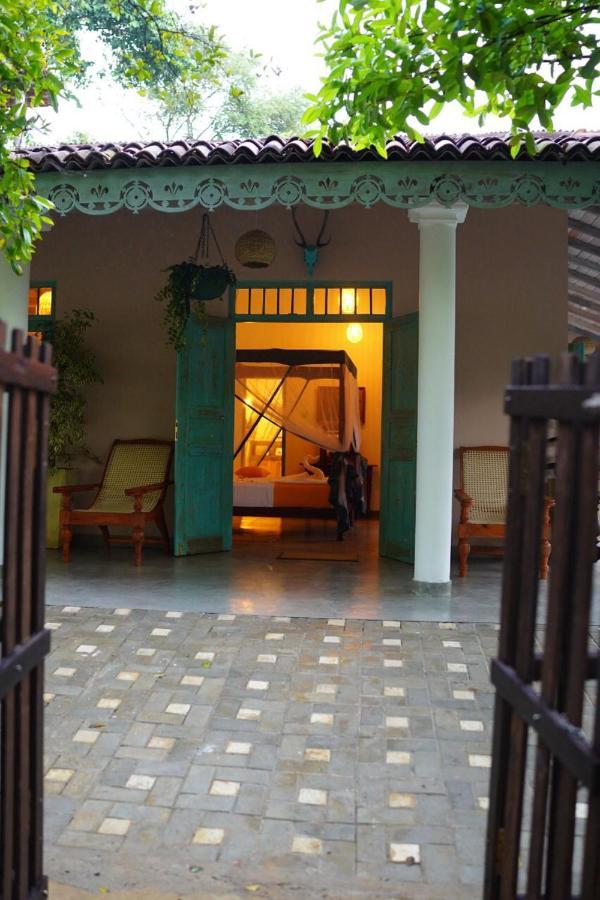 Ronaya Surf Waves Villa Диквела Екстериор снимка