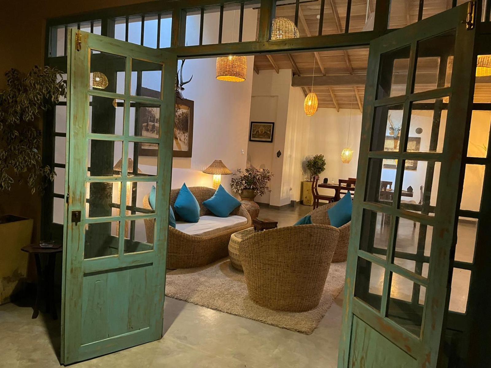 Ronaya Surf Waves Villa Диквела Екстериор снимка