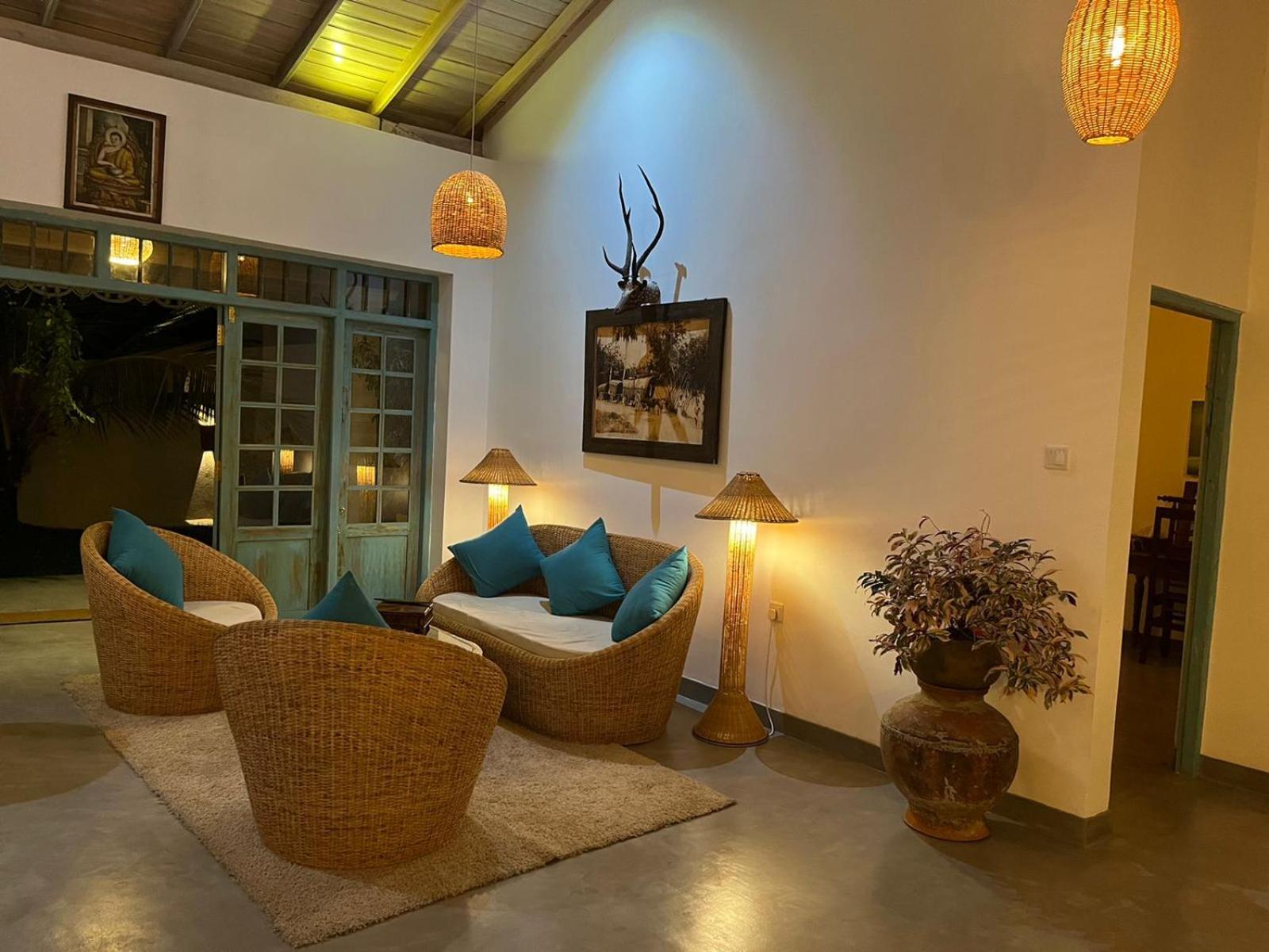 Ronaya Surf Waves Villa Диквела Екстериор снимка