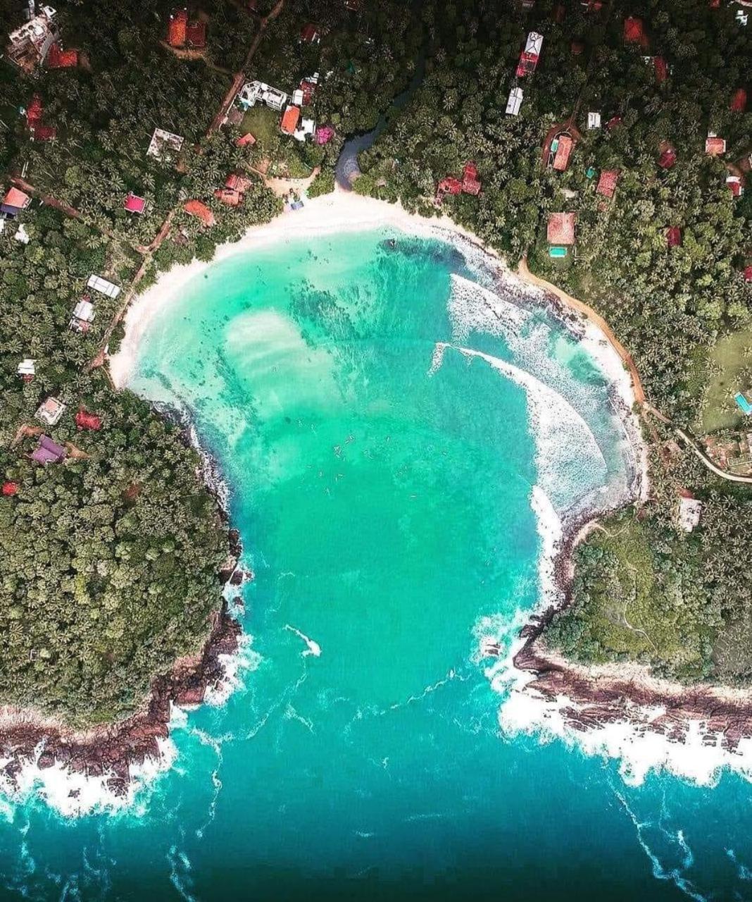 Ronaya Surf Waves Villa Диквела Екстериор снимка